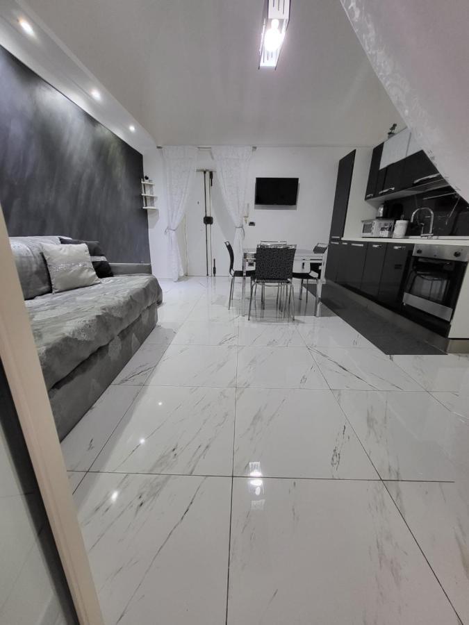 La Casa Di Titina Apartment *